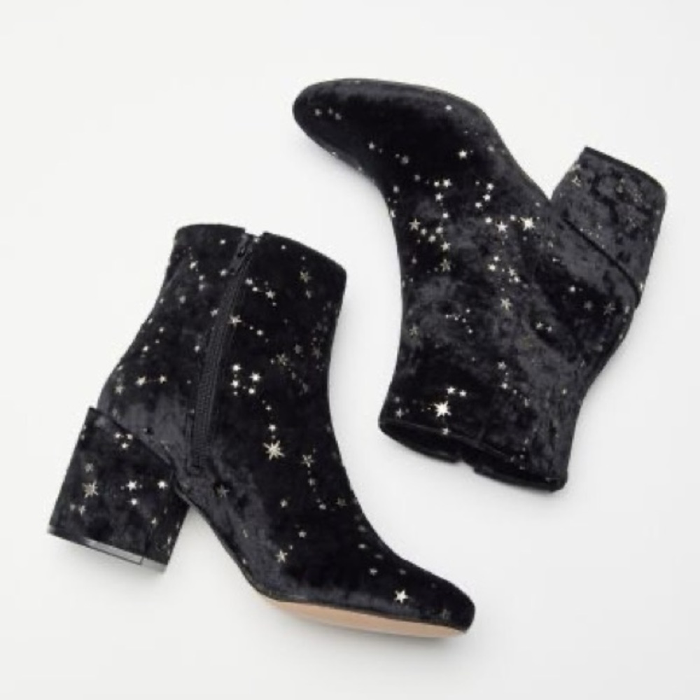 UO Margot Velvet Boot up - size 8